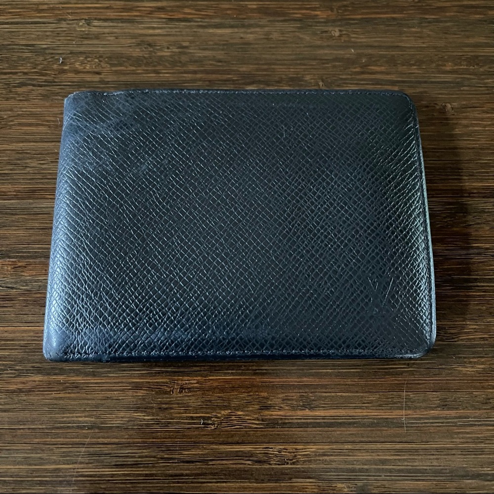 LOUIS VUITTON Men’s Wallet in Black Taiga Leather